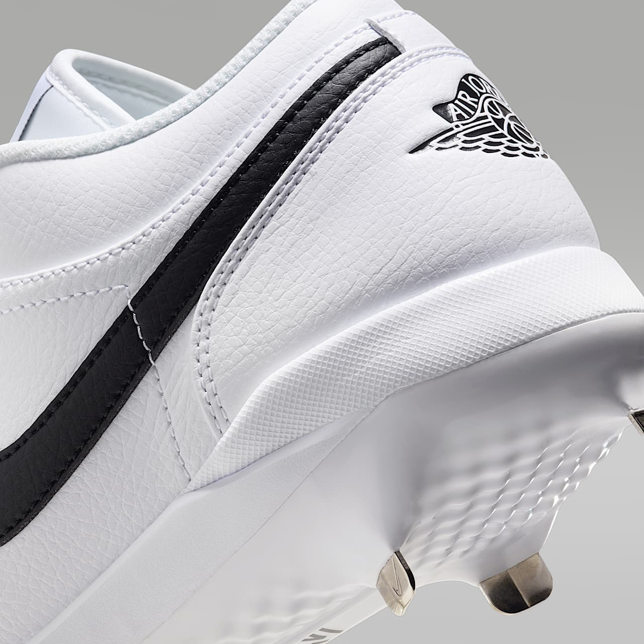 1 Retro Low Metal Baseball Cleats