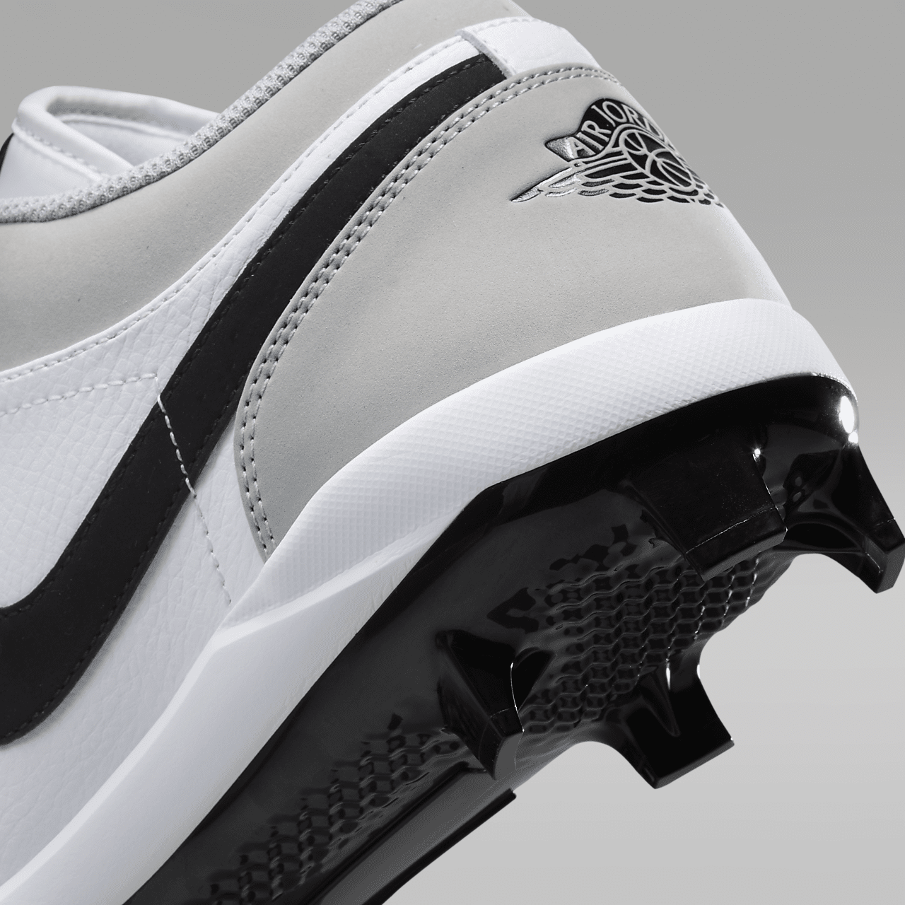 1 Retro MCS Low Men's Baseball Cleats