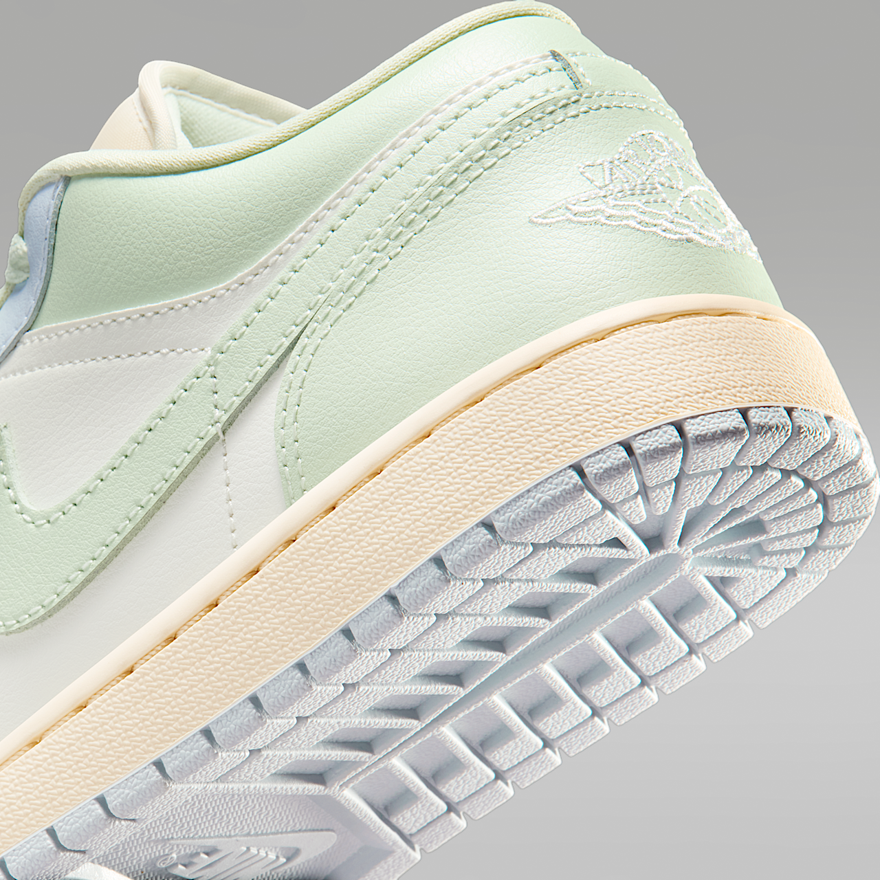 Air Jordan 1 Low Women's Shoes