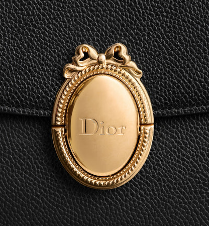Women's Medium Médaillon Flap Bag With Grained Calfskin And Signature Clasp