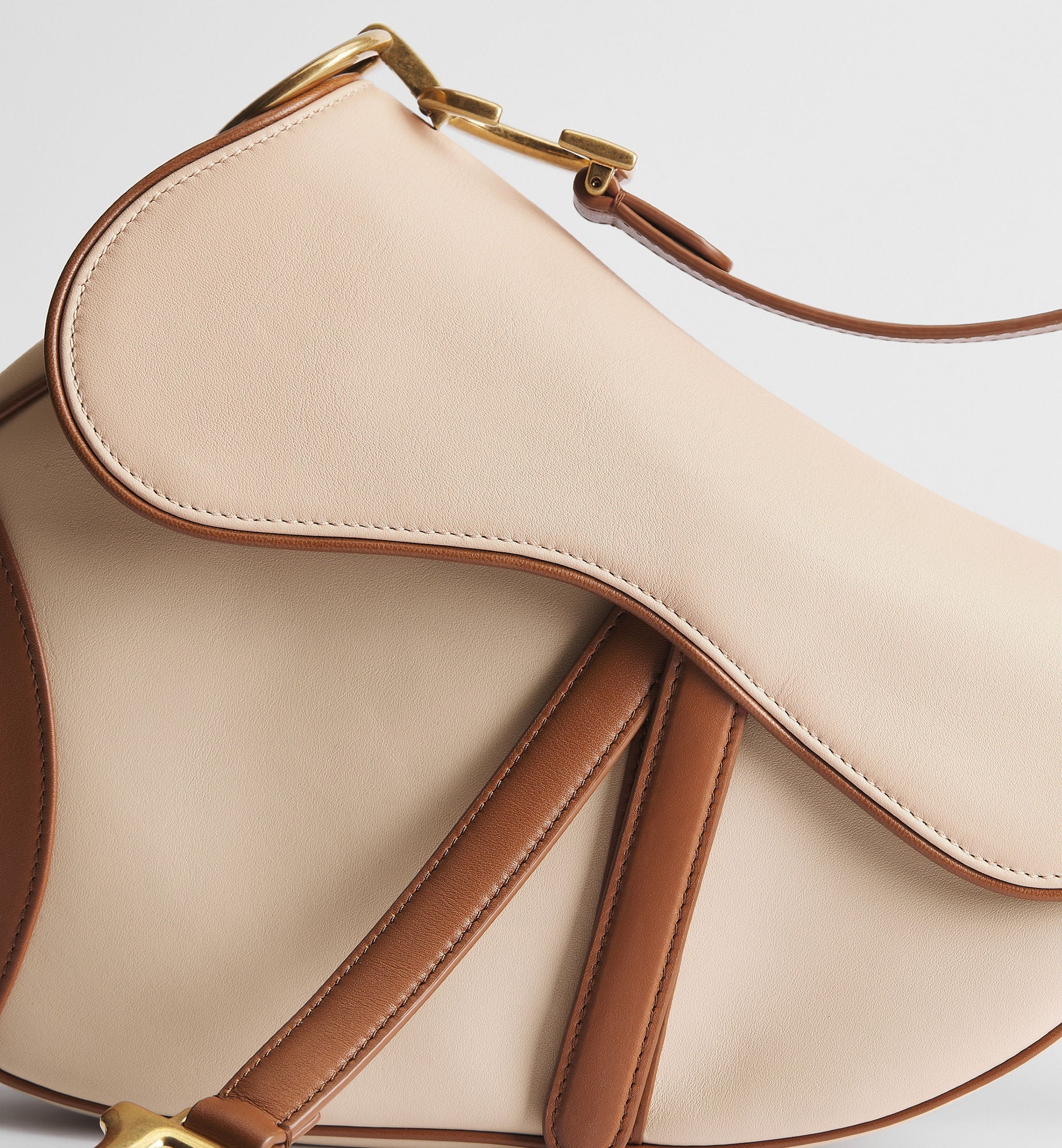 Women's Medium Saddle Bag With Two-Tone Trench And Marron Bobby Calfskin And Strap