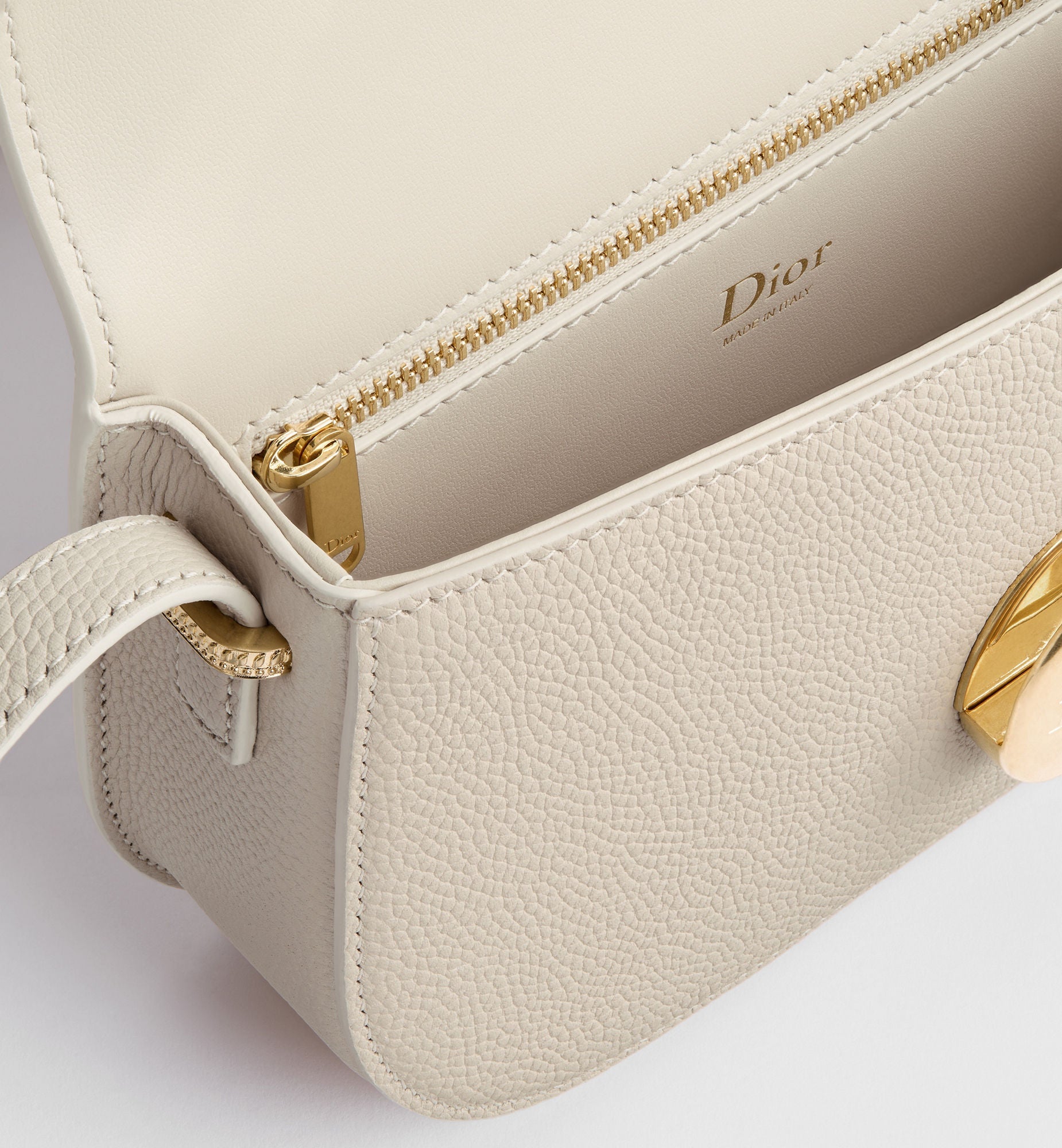 Women's Small Médaillon Flap Bag With Grained Calfskin And Médaillon Clasp