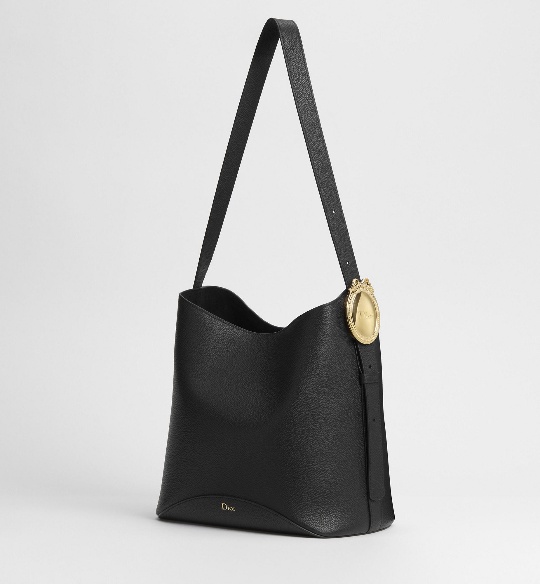 Women's Medium Médaillon Bucket Bag With Black Grained Calfskin And Signature Clasp