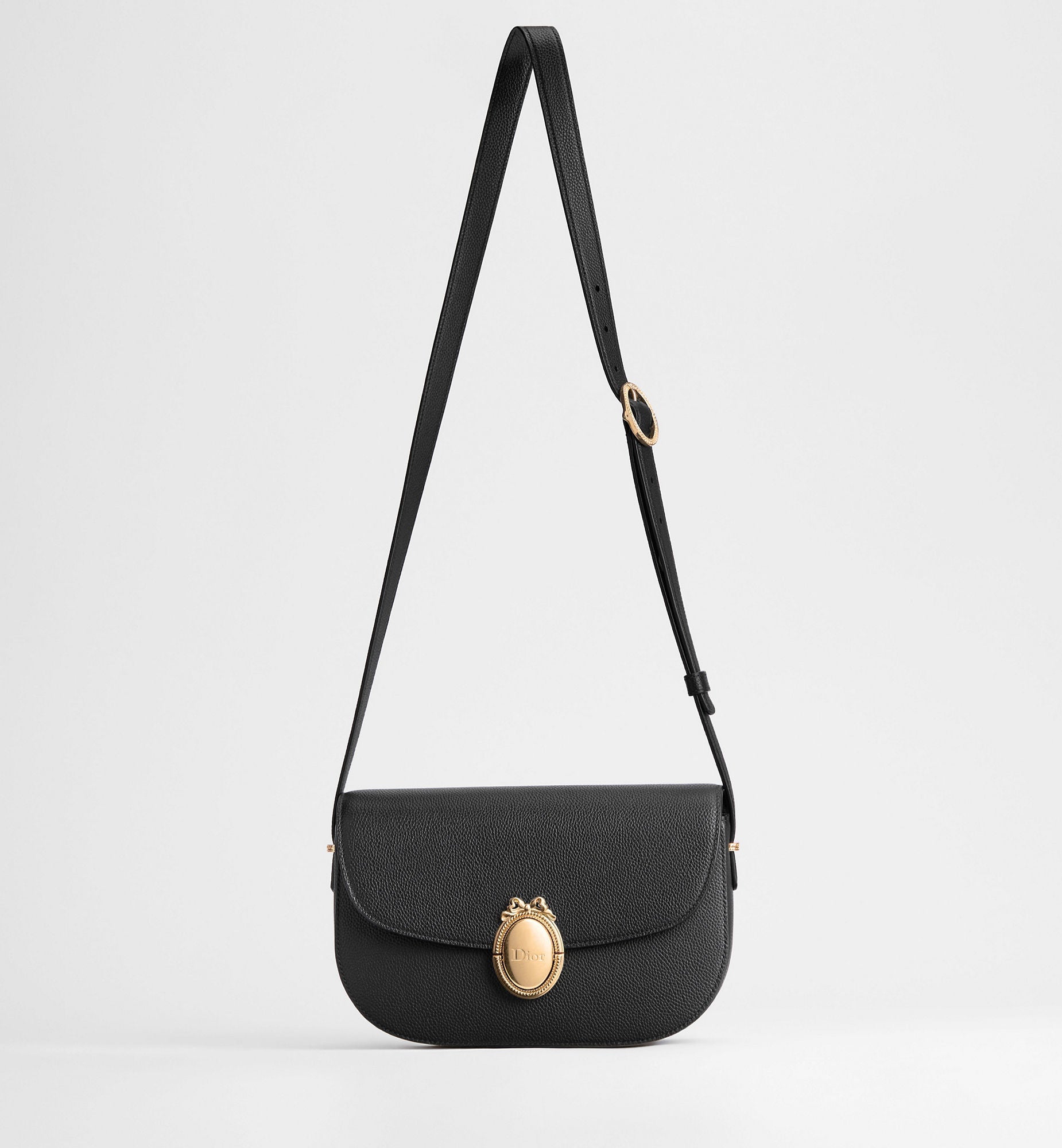 Women's Medium Médaillon Flap Bag With Grained Calfskin And Signature Clasp