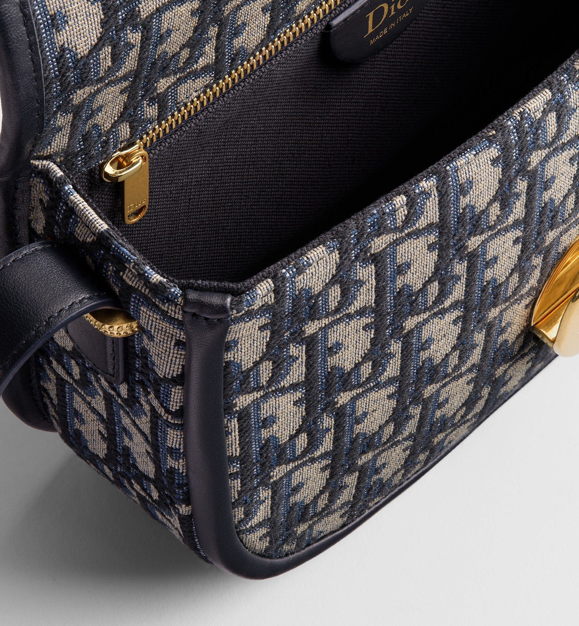 Women's Medium Médaillon Flap Bag With Blue Jacquard And Signature Clasp