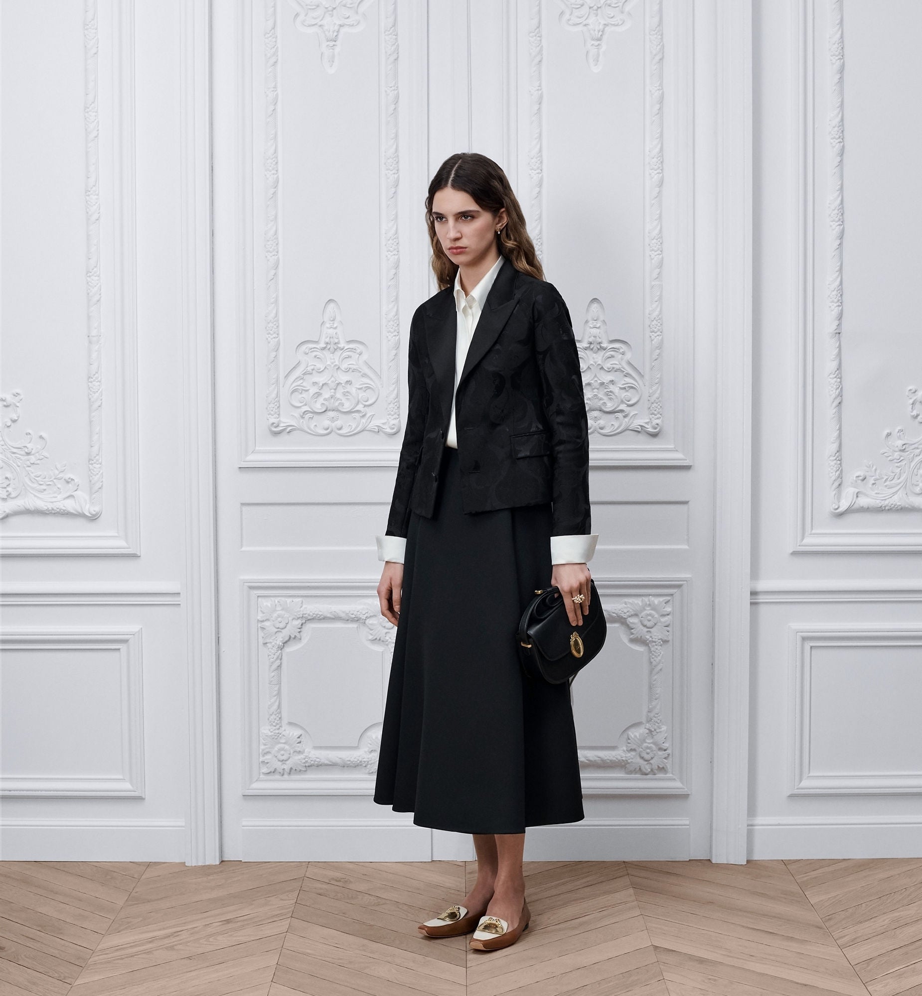 Women's Medium Médaillon Flap Bag With Grained Calfskin And Signature Clasp