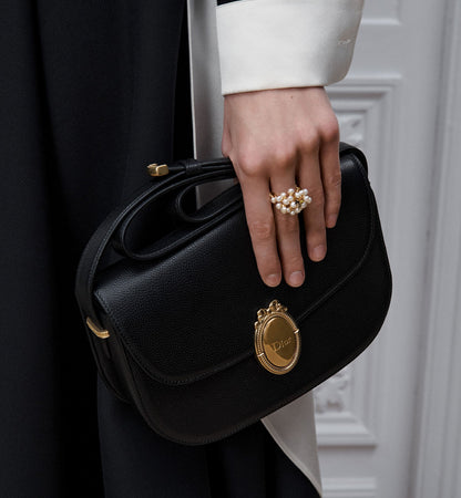 Women's Medium Médaillon Flap Bag With Grained Calfskin And Signature Clasp