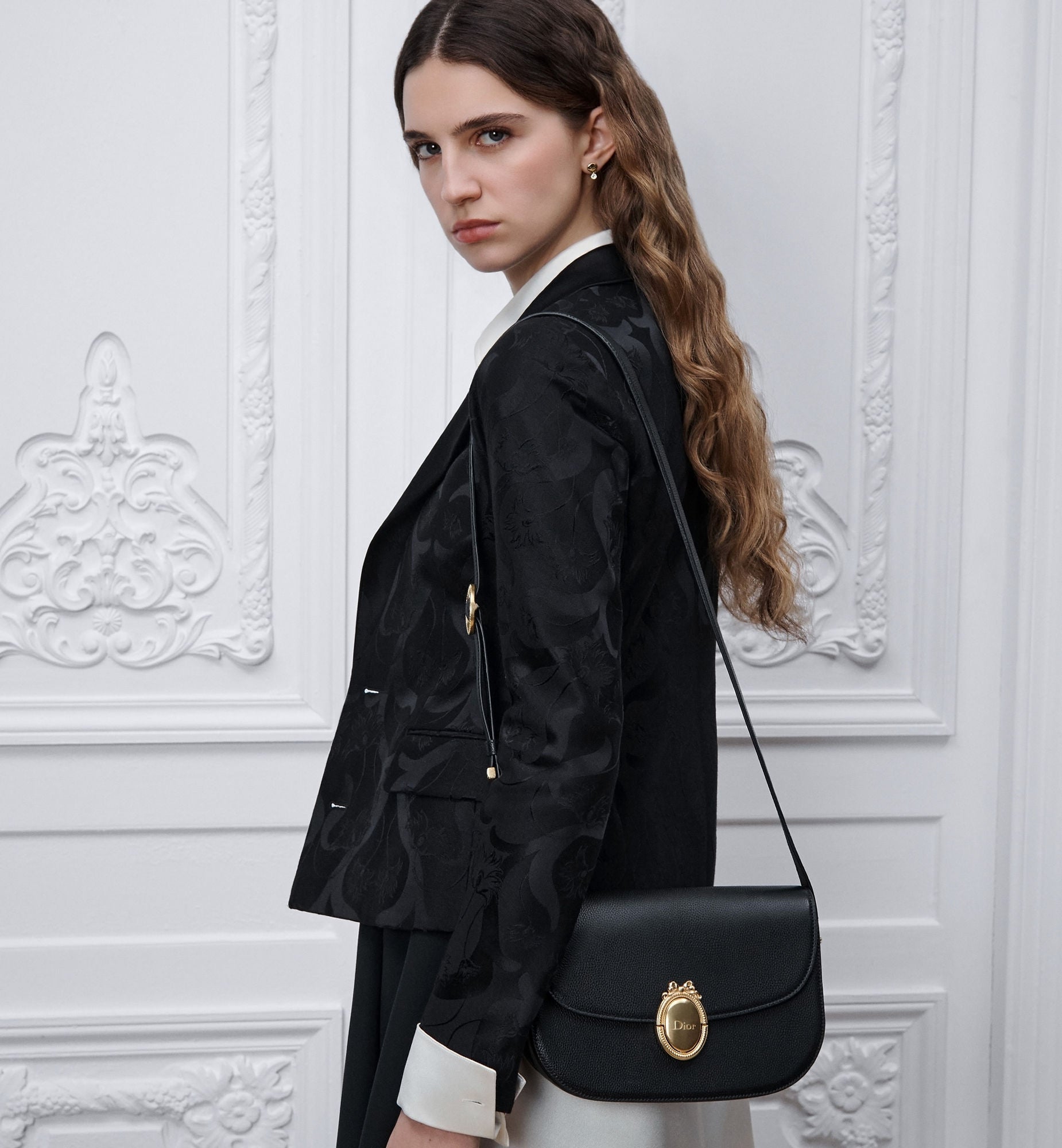 Women's Medium Médaillon Flap Bag With Grained Calfskin And Signature Clasp