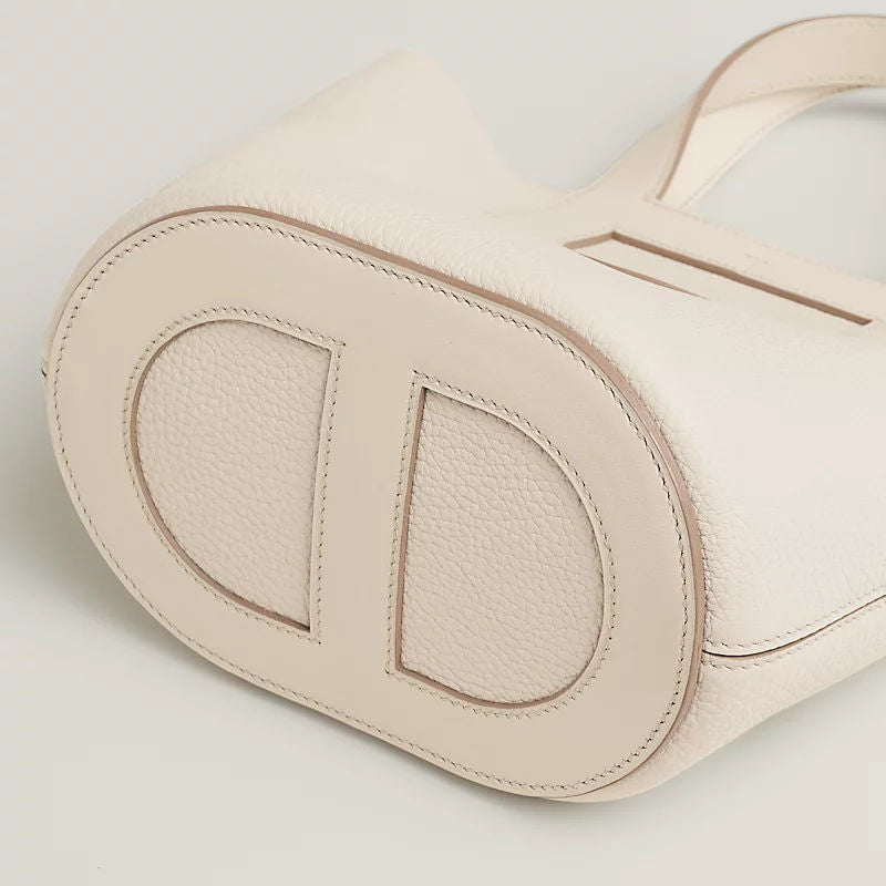 Women's In-the-Loop 18 Bag With Taurillon Clemence And Swift Calfskin Chaine d'Ancre Closure