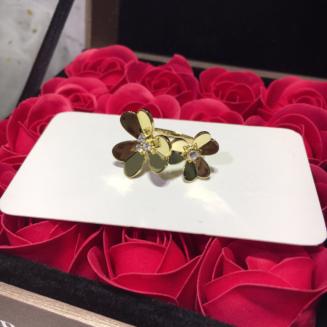 Frivole Between The Finger Cubic Zirconia Ring