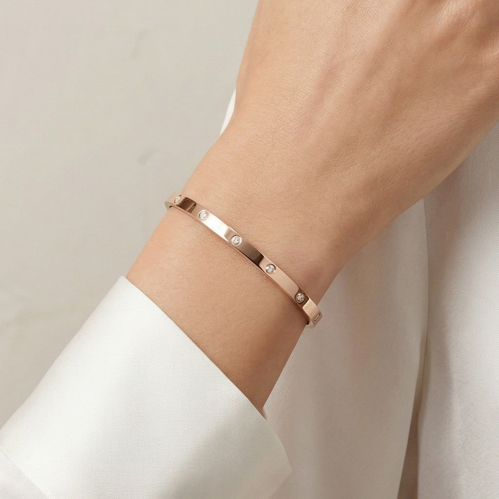 Small 10 Diamonds Love Bracelet Timeless Luxury