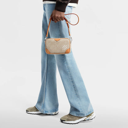 Men's Trocadéro Wearable Wallet Monogram Heritage Linen